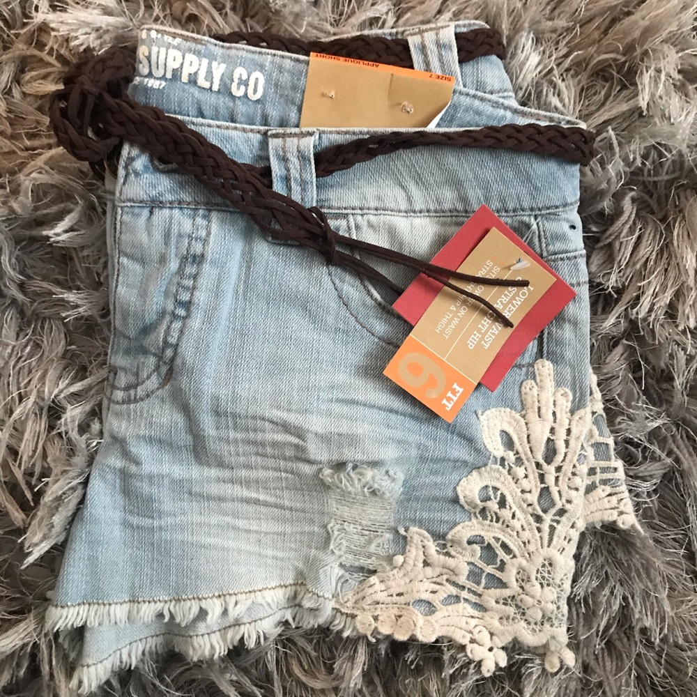 Denim shorts with lace details + removable belt